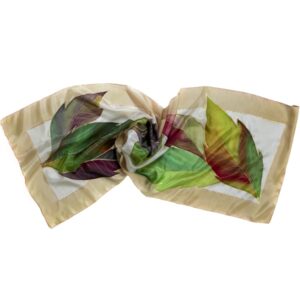 Fular de seda pintado a mano con hojas lanceoladas y greca