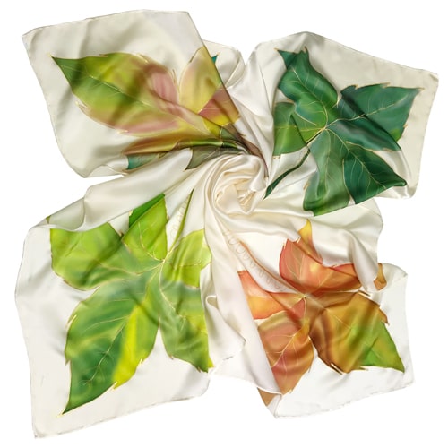 Pañuelo de seda a mano decorado con hojas de falso plátano ♡
