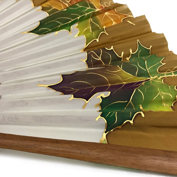Conjunto de seda pintado a mano de fular y abanico de hojas