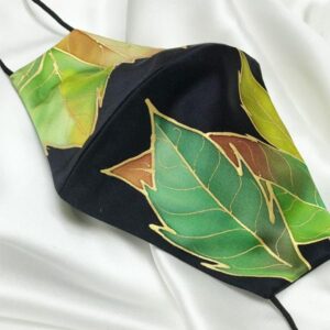 Mascarilla homologada de seda pintada a mano con hojas