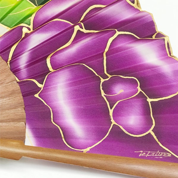 Abanico de seda pintado a mano con flores malva y rosa